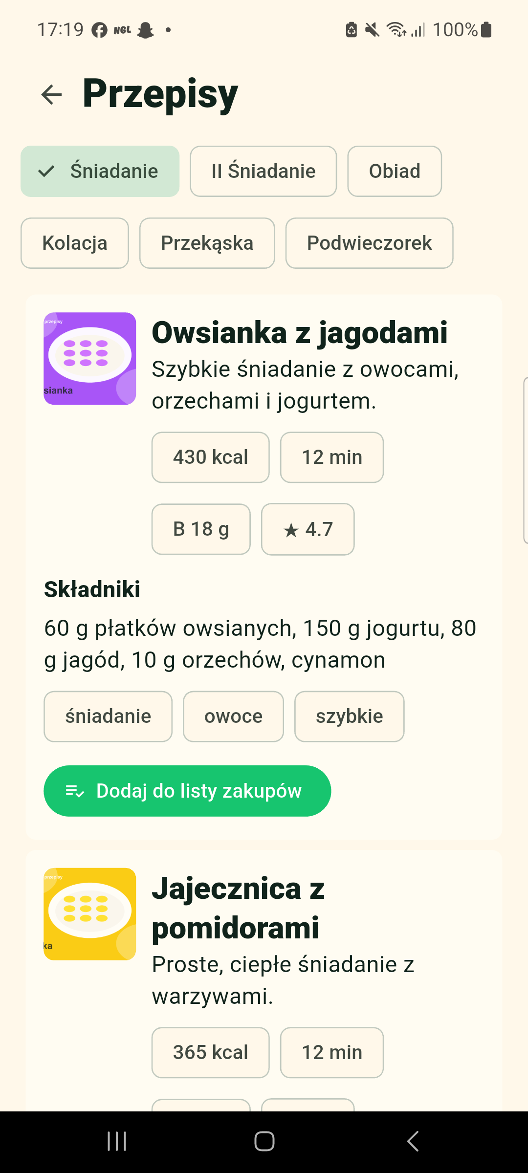 Prawdziwy ekran aplikacji FitAIss z przepisami, kaloriami i listą zakupów